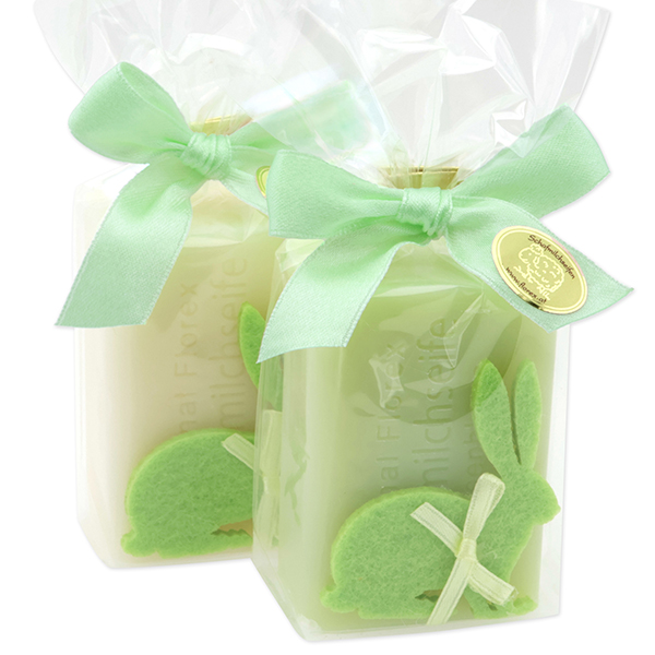 Schafmilchseife eckig 100g dekoriert mit Filzhase in Cello, Classic/Wiesenblume 