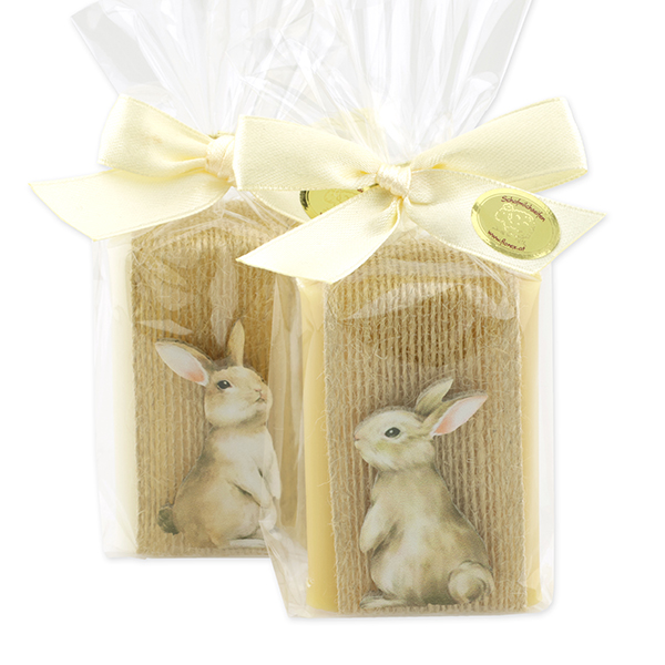 Schafmilchseife eckig 100g dekoriert mit Hase in Cello, Classic/Zirbe 