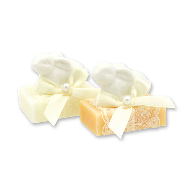 Schafmilchseife Gästeseife 25g dekoriert mit Hase, Classic/Zirbe 