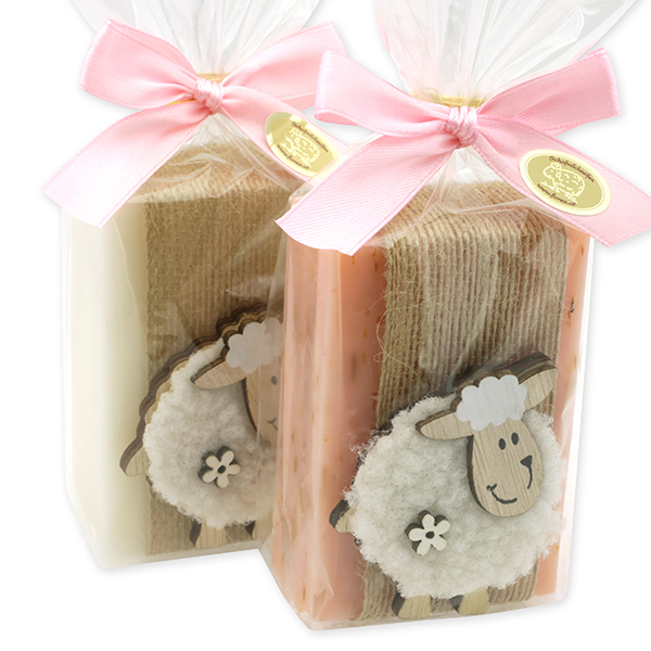 Schafmilchseife eckig 150g dekoriert mit Schaf in Cello, Classic/Wildrose mit Blüten 