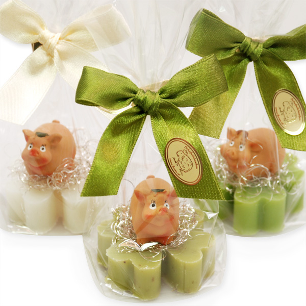 Sheep milk cloverleaf soap 25g decorated with a pig in a chellophane, sorted 