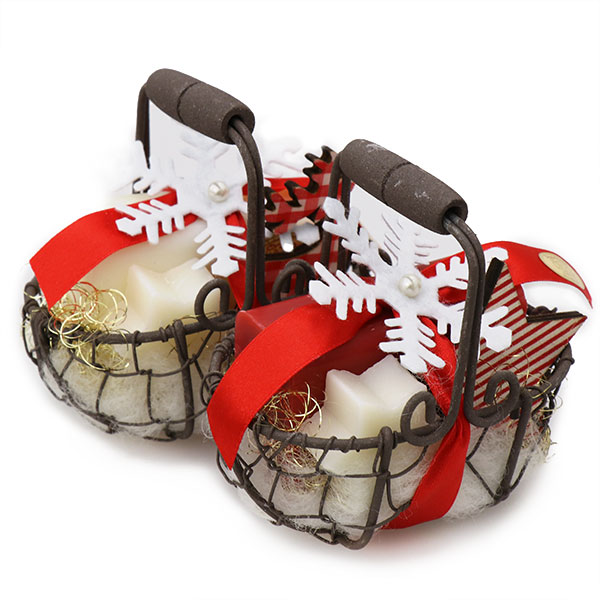 Wire basket filled with a sheep milk soap 100g and a star 20g, decorated with a snowflake, Classic/pomegranate 