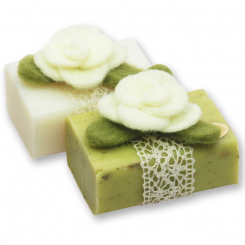 Schafmilchseife eckig 100g dekoriert mit Filzblume, Classic/Eisenkraut 