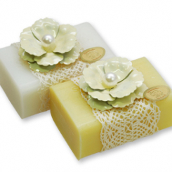 Schafmilchseife eckig 100g dekoriert mit Blume, Classic/Kamille 
