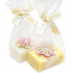 Schafmilchseife eckig 100g dekoriert mit Blume in Cello, Classic/Kamille 