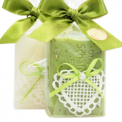 Schafmilchseife eckig 100g dekoriert mit Häkelherz in Cello, Classic/Eisenkraut 