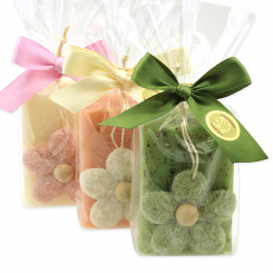 Schafmilchseife eckig 100g dekoriert mit Blume in Cello, Classic/Wildrose mit Blüten/Eisenkraut 