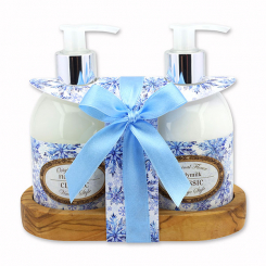 Body milk 250ml and liquid soap 250ml on a wooden shelf "Vintage motif 220", Classic 