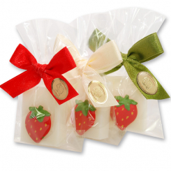 Sheep milk guest soap 25g decorated with a strawberry in a cellophane, Classic 
