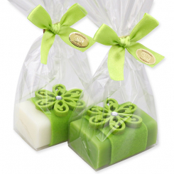 Schafmilchseife eckig 100g, dekoriert mit Filzblume und Filzband in Cello, Classic/Birne 