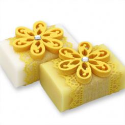 Sheep milk soap 100g decorated with a felt flower, Classic/chamomile 