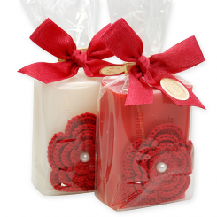 Schafmilchseife eckig 100g, dekoriert mit Häkelblume rot in Cello, Classic/Granatapfel 