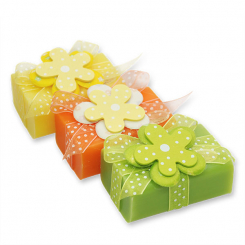 Schafmilchseife eckig 100g dekoriert mit Blume, sortiert 