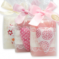 Schafmilchseife eckig 100g dekoriert mit Stoffherz in Cello, Classic/Pfingstrose 