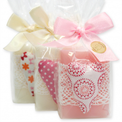 Schafmilchseife eckig 100g dekoriert mit Stoffherz in Cello, Classic/Pfingstrose 