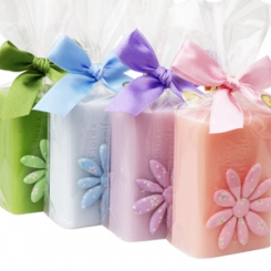 Schafmilchseife eckig 100g dekoriert mit Margerite in Cello, sortiert 