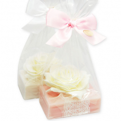 Schafmilchseife eckig 150g dekoriert mit Rose in Cello, Schneerose/Pfingstrose 