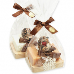 Schafmilchseife eckig 150g auf Holzseifenschale, dekoriert mit Igel in Cello, Classic/Quitte 