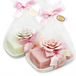 Schafmilchseife eckig 150g auf Seifenschale in Cello, dekoriert mit Rose, Classic/Magnolie 