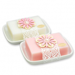 Schafmilchseife eckig 150g auf Seifenschale, dekoriert mit Blume, Classic/Pfingstrose 