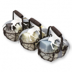 Drahtkorb gefüllt mit Schafmilchseife eckig 100g und Tannenbaum 16g dekoriert mit Filzhirsch, sortiert 