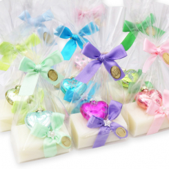 Schafmilchseife eckig 100g dekoriert mit Glasherz bunt in Cello, Classic 