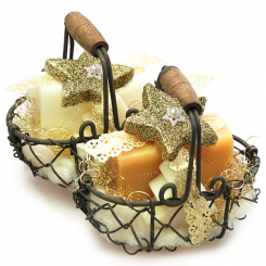 Drahtkorb gefüllt mit Schafmilchseife eckig 100g und Baum mini 16g dekoriert mit Stern gold, Classic/Quitte 